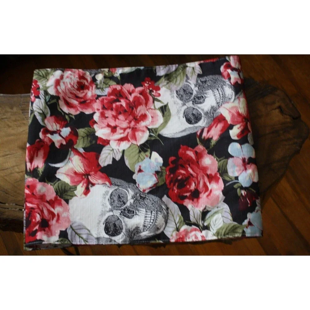 Skull & Roses Table Runner 70